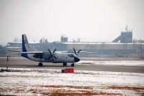 Antonov An-24RV TajikAir-Douchanbe-11fev2008-DSC_0154.jpg